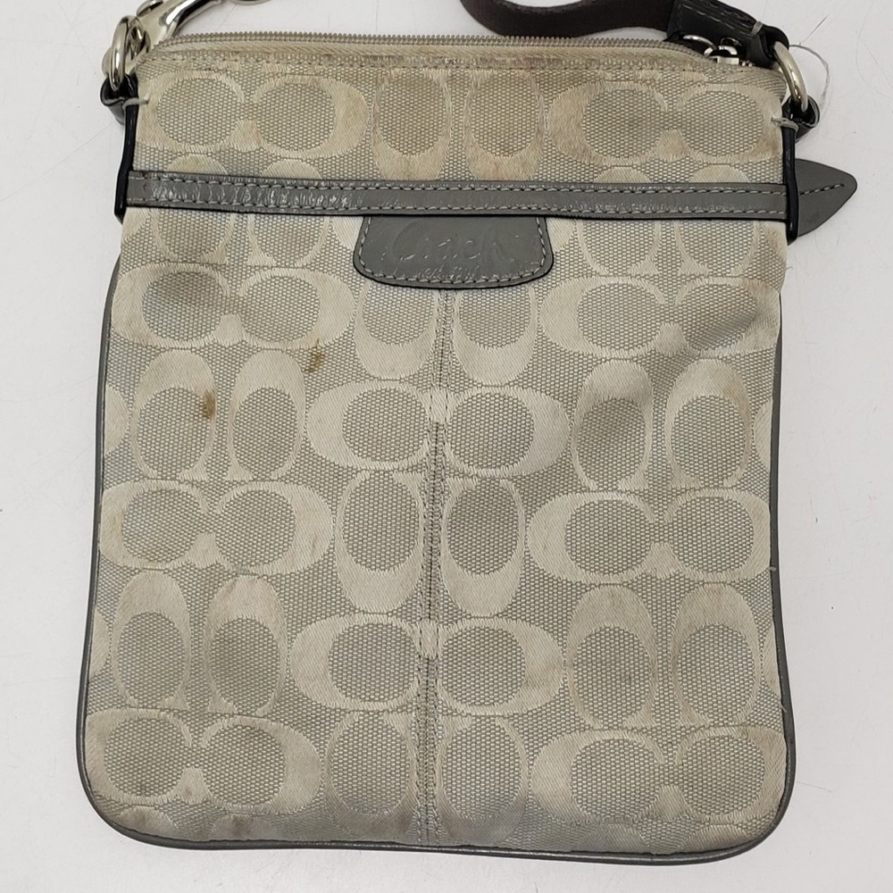 Woman’s coach purse purse bag